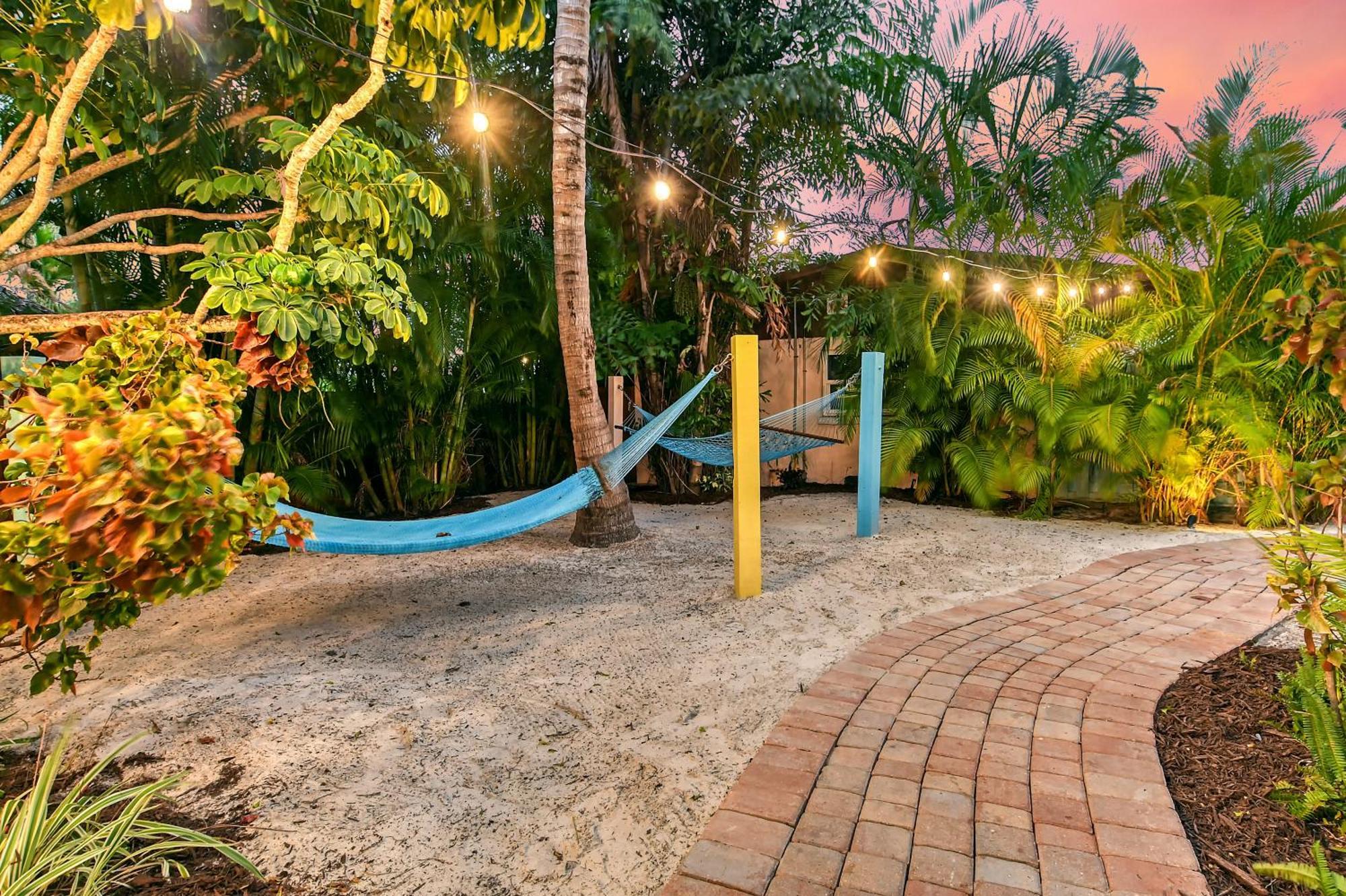 Siesta Key Palms Resort Sarasota Exterior photo